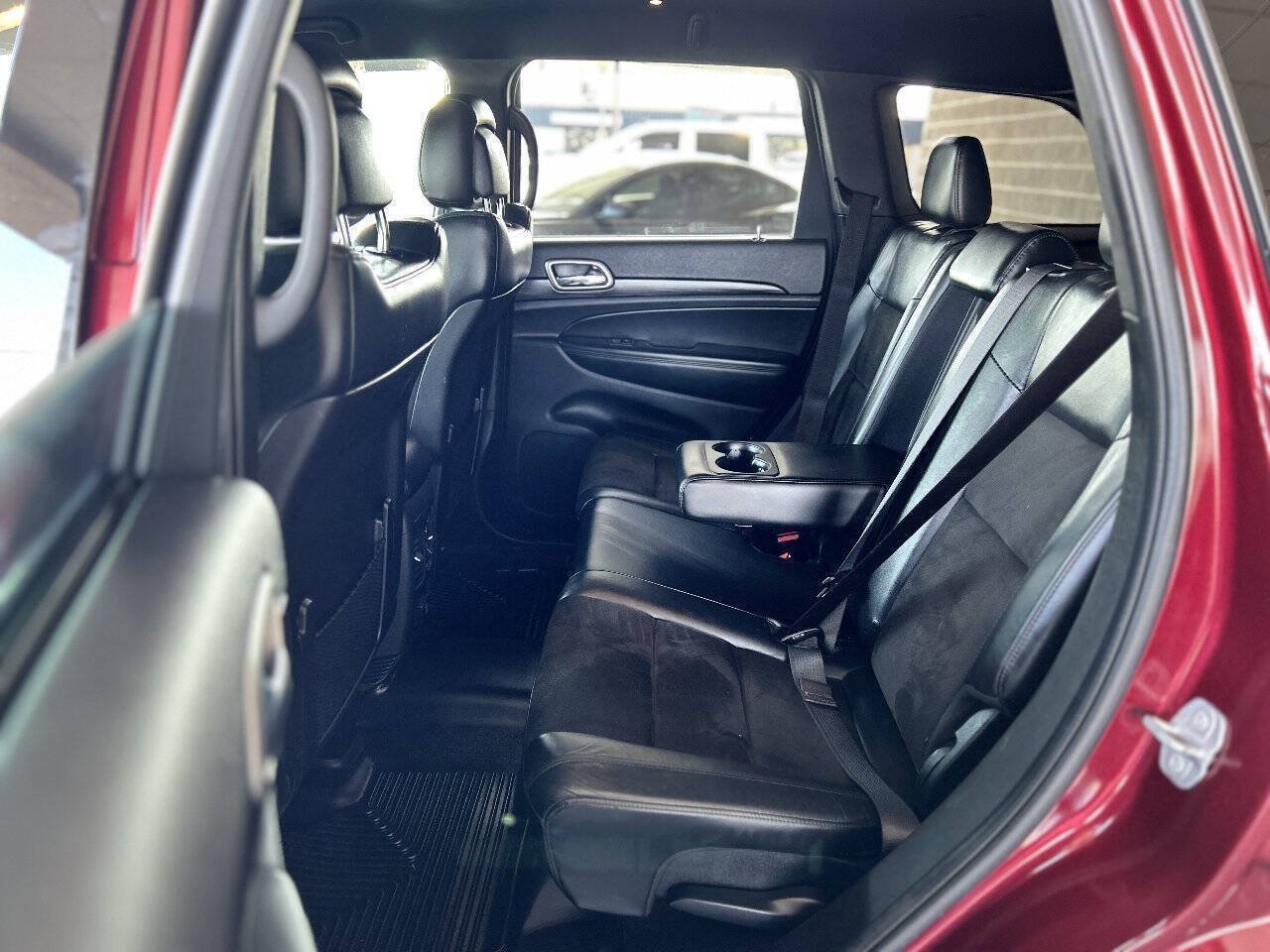 Used 2019 Jeep Grand Cherokee Altitude AWD/4WD image 41