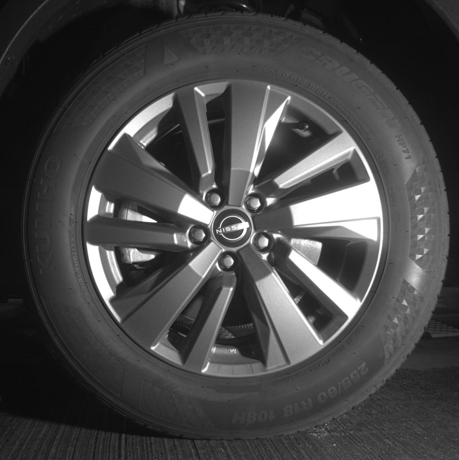Used 2025 Nissan Pathfinder SV FWD image 15