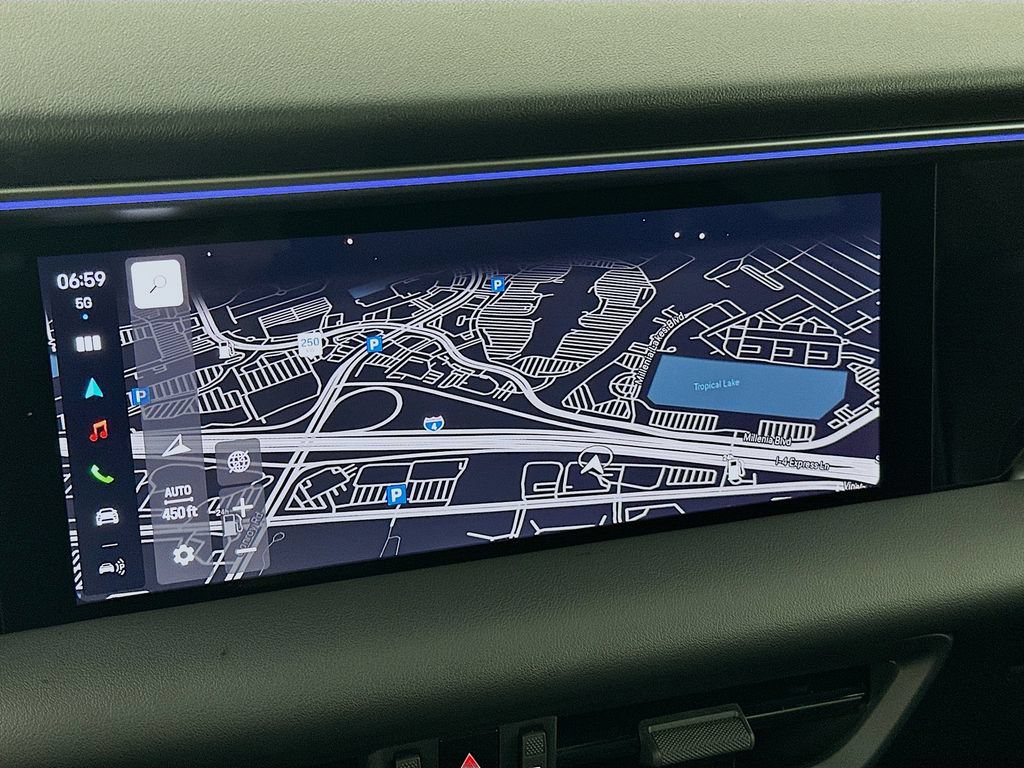 Certified 2025 Porsche Macan Electric RWD image 16