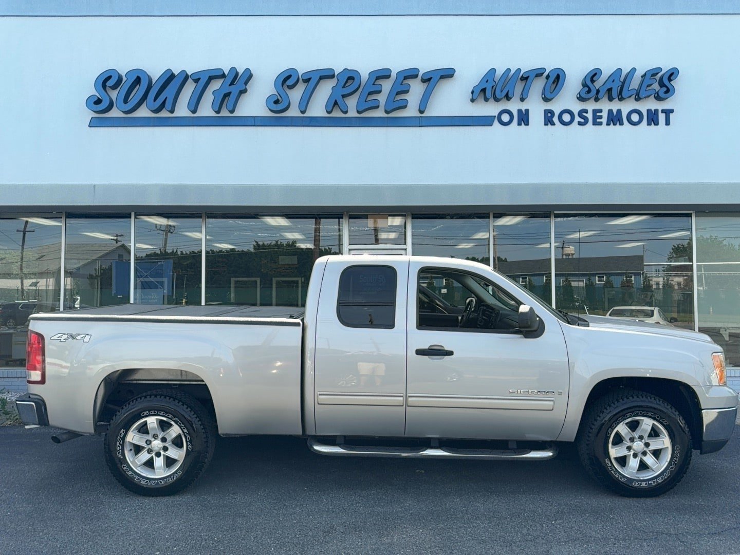Used 2009 GMC Sierra 1500 SLE w/ Power Pack Plus AWD/4WD image 1