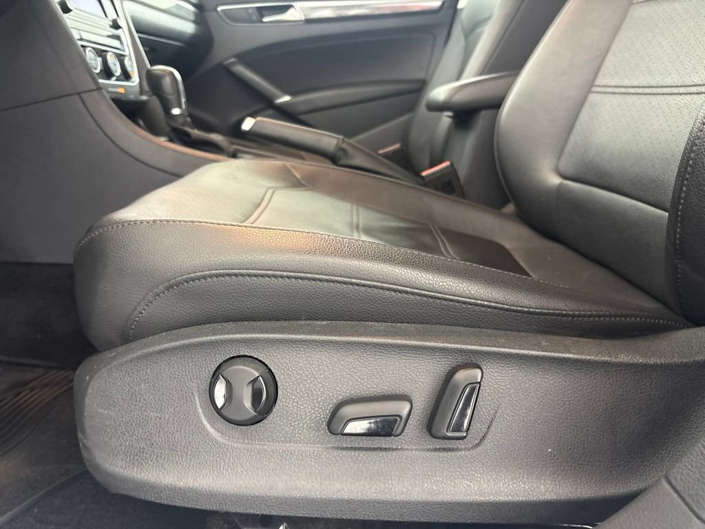 Used 2018 Volkswagen Passat 2.0T SE FWD image 24