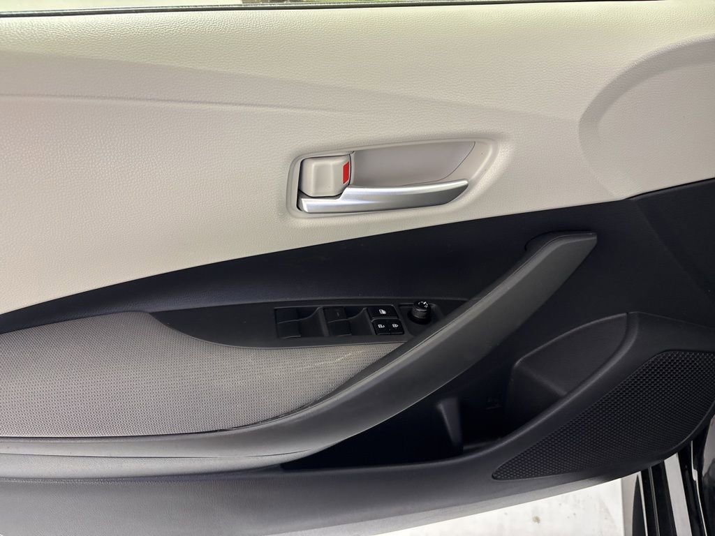 Used 2020 Toyota Corolla LE FWD image 26