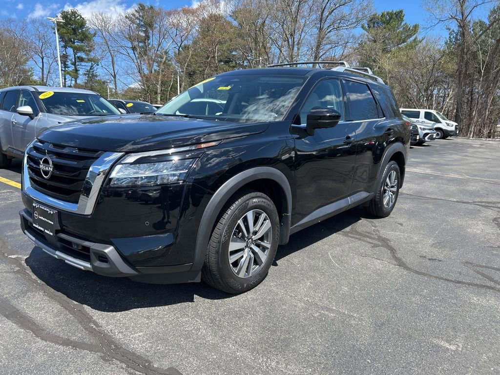 Certified 2023 Nissan Pathfinder SL AWD/4WD image 3