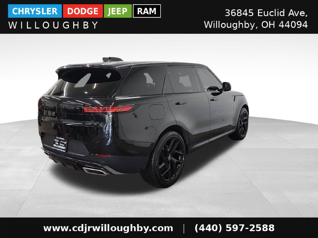 Used 2025 Land Rover Range Rover Sport SE AWD/4WD image 9