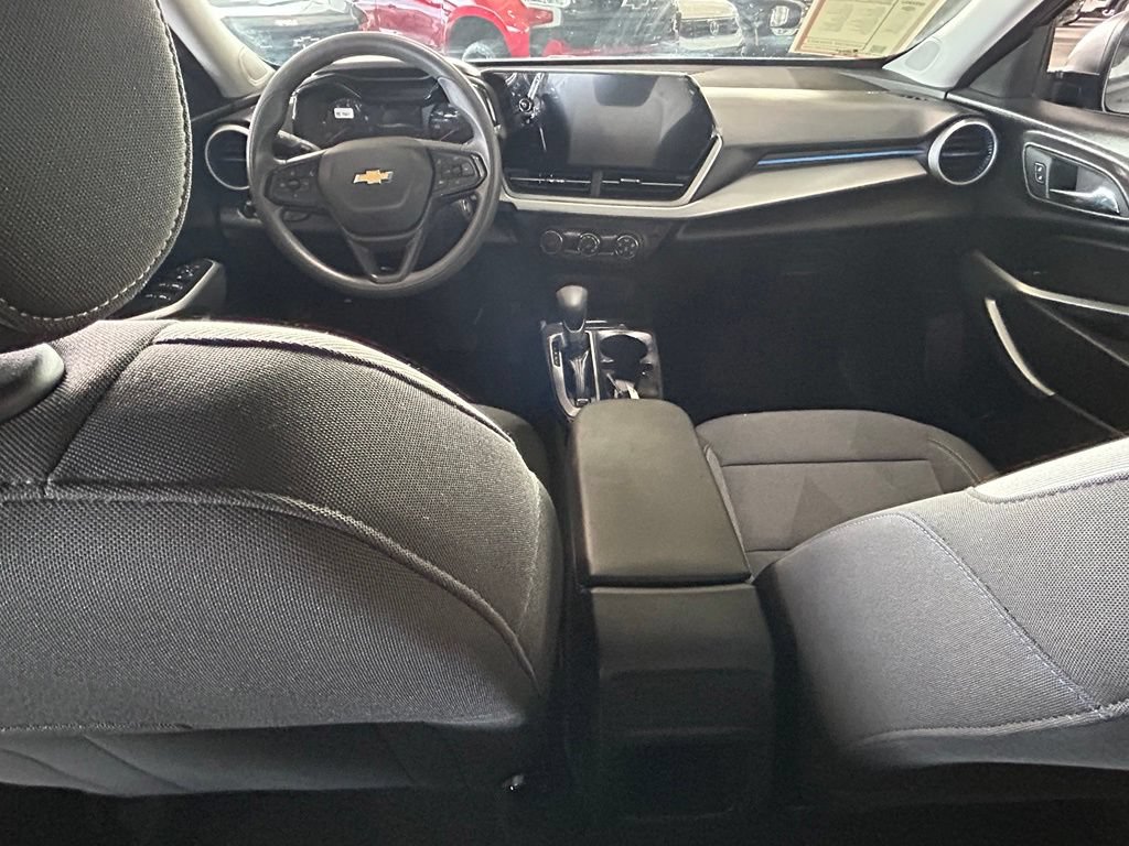 Used 2025 Chevrolet Trax LS FWD image 21