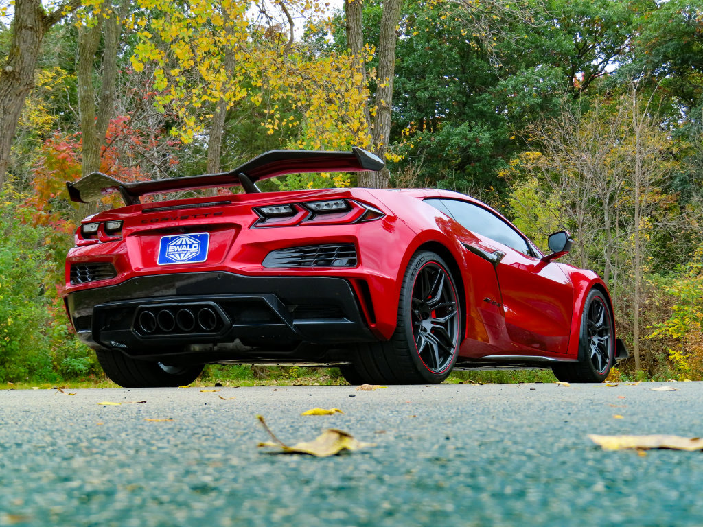 Certified 2024 Chevrolet Corvette Z06 w/ Z07 Performance Package RWD image 23