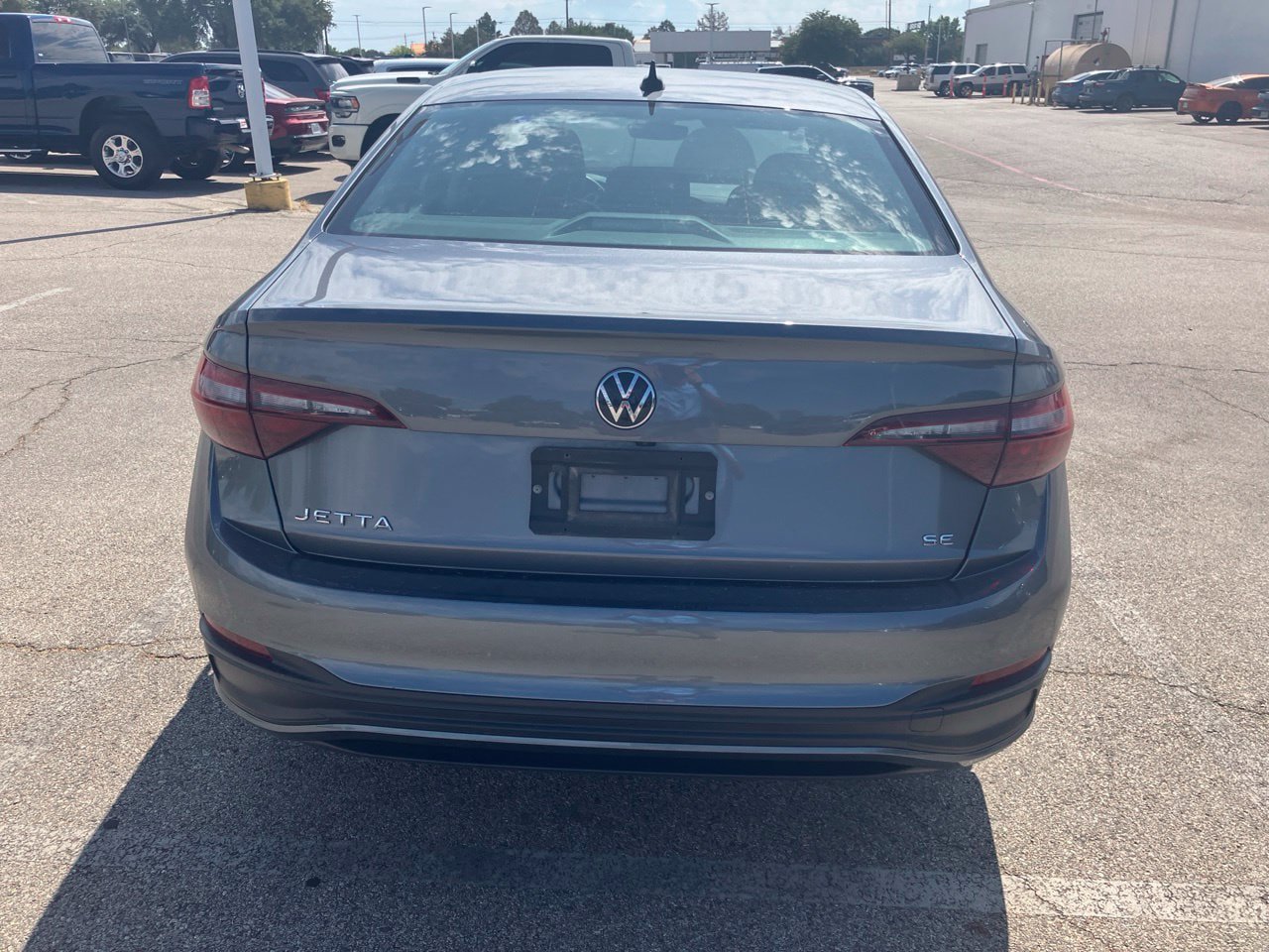 Used 2024 Volkswagen Jetta SE FWD image 5