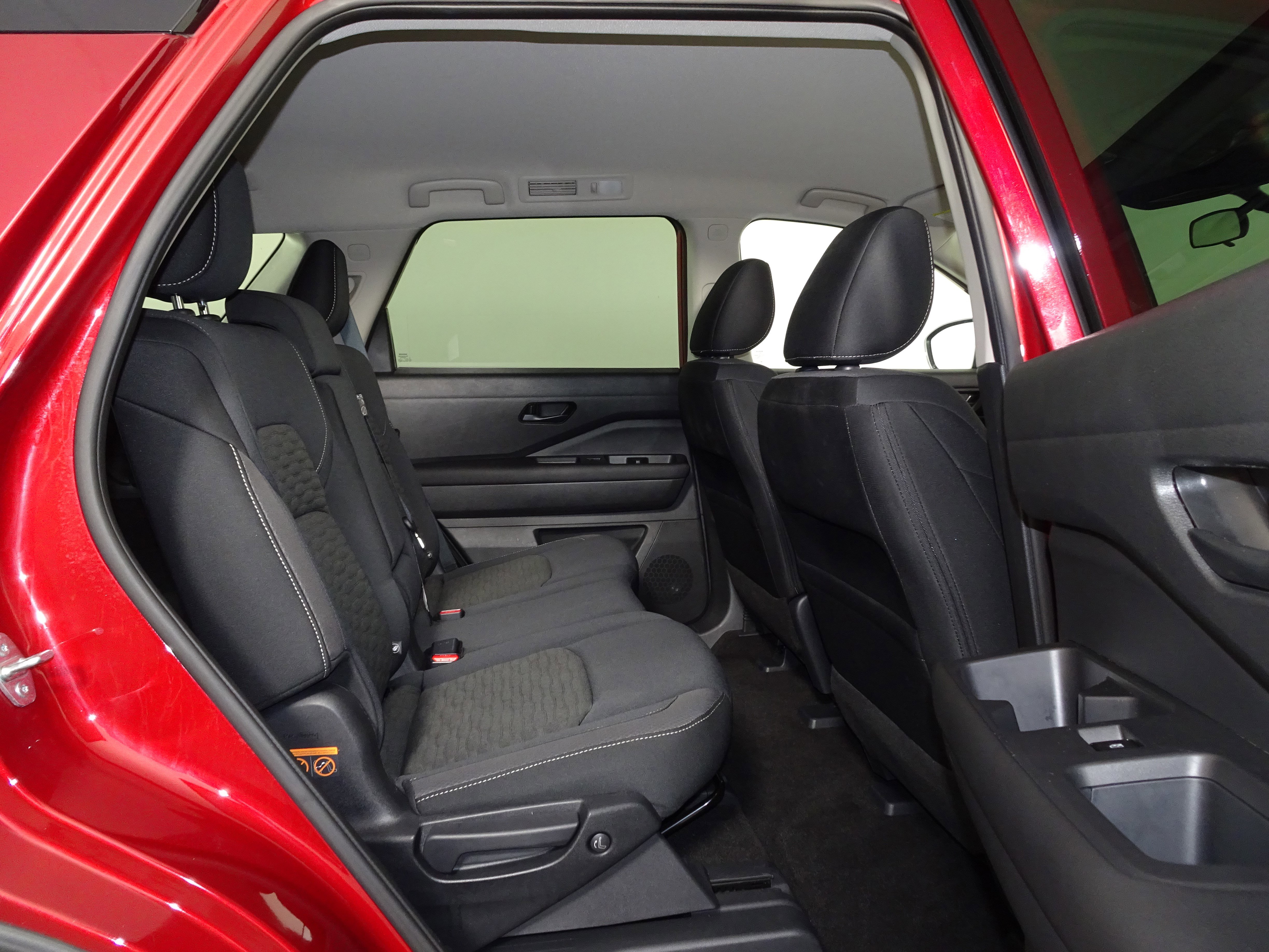 Used 2023 Nissan Pathfinder SV image 36