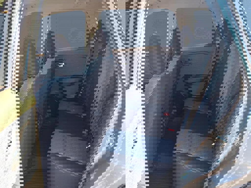 Used 2023 Nissan Rogue SV image 4