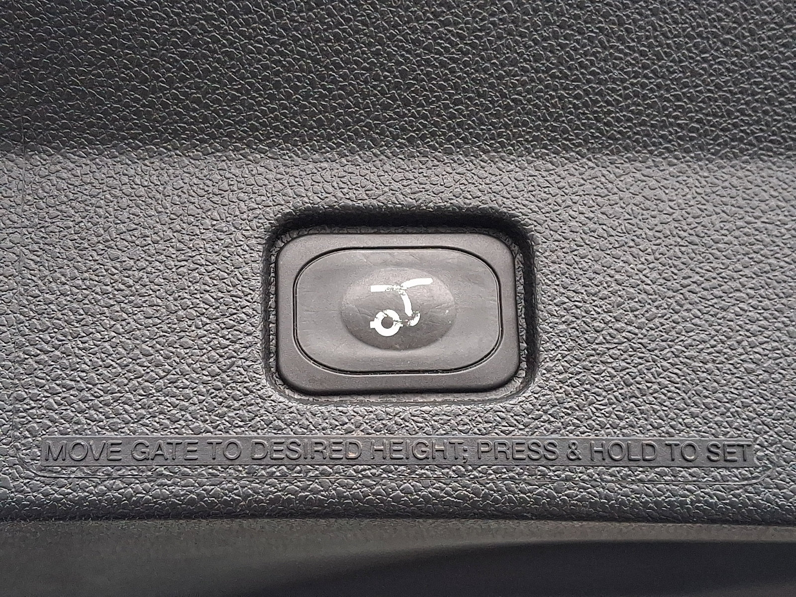 Used 2016 Ford Explorer Platinum image 37