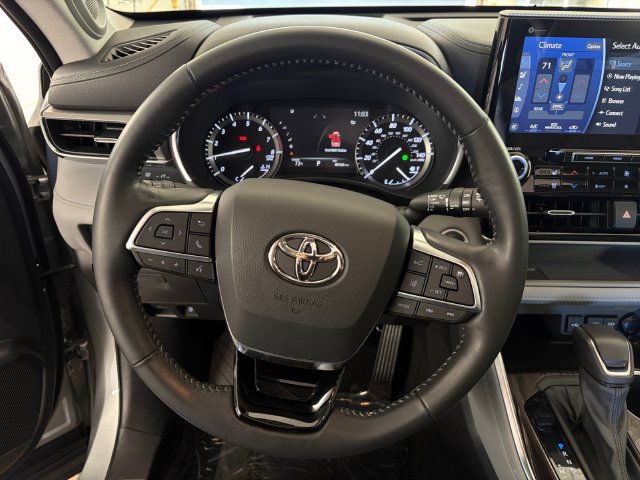 Used 2021 Toyota Highlander Platinum AWD/4WD image 9
