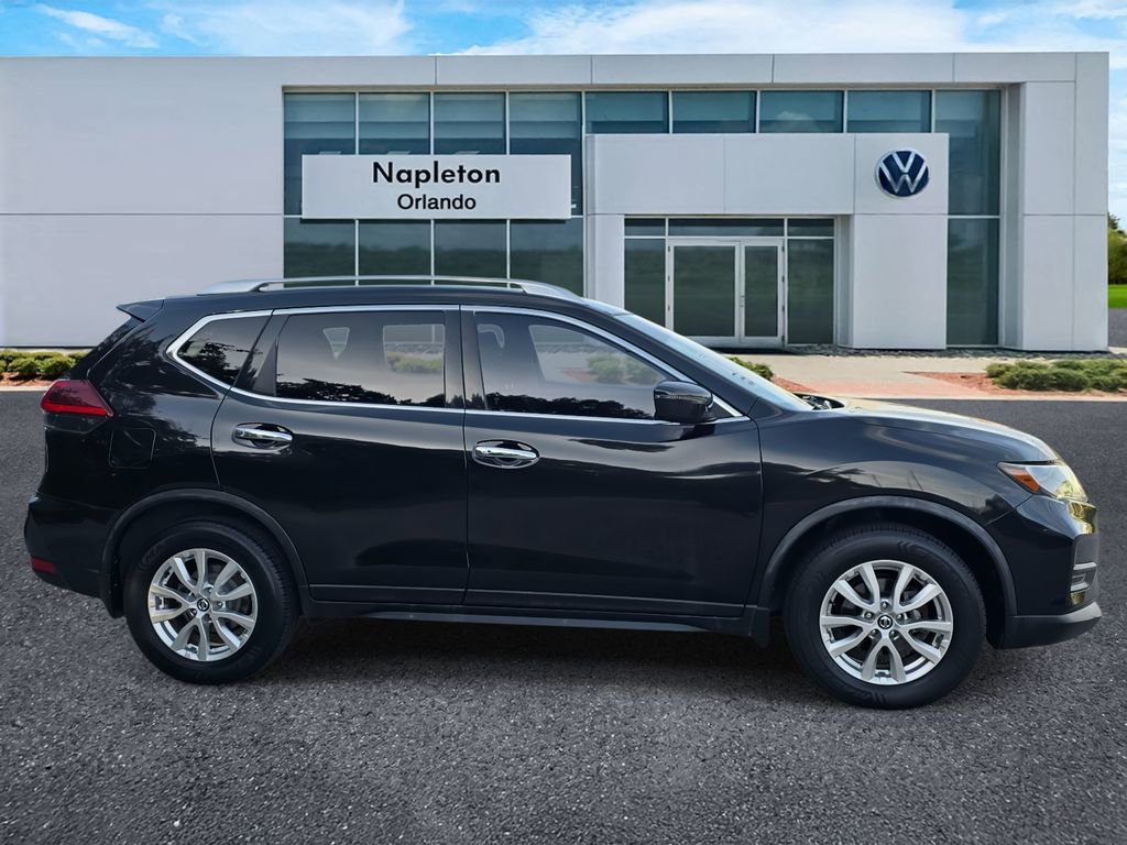 Used 2020 Nissan Rogue SV image 3