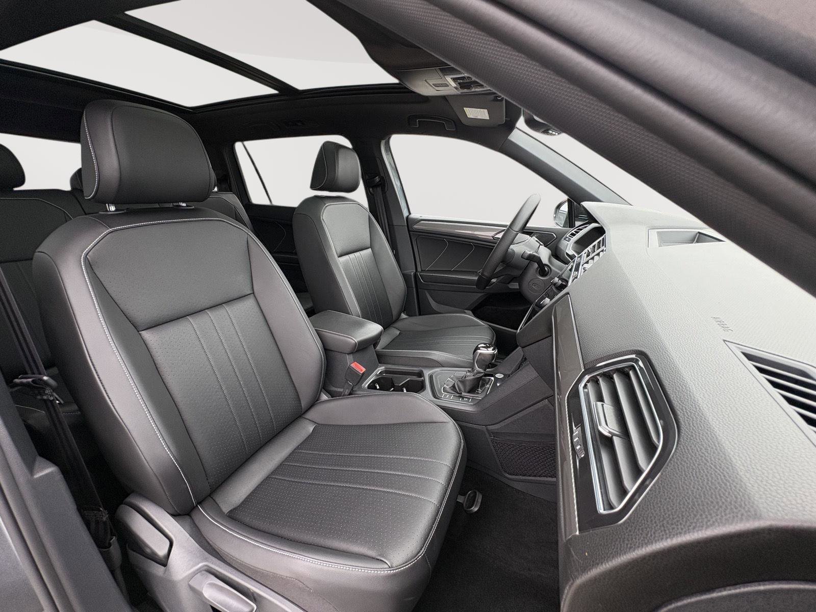 Used 2022 Volkswagen Tiguan SE R-Line FWD image 22