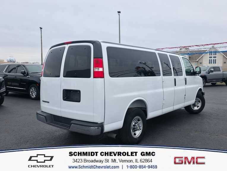 Used 2025 Chevrolet Express 3500 LT w/ LT Preferred Equipment Group image 5