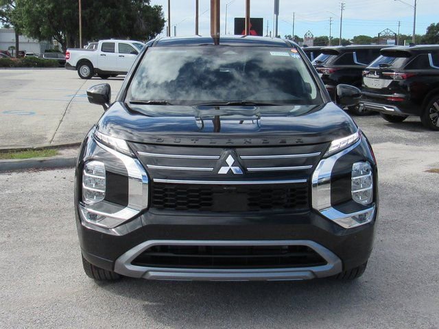 New 2025 Mitsubishi Outlander SE image 7