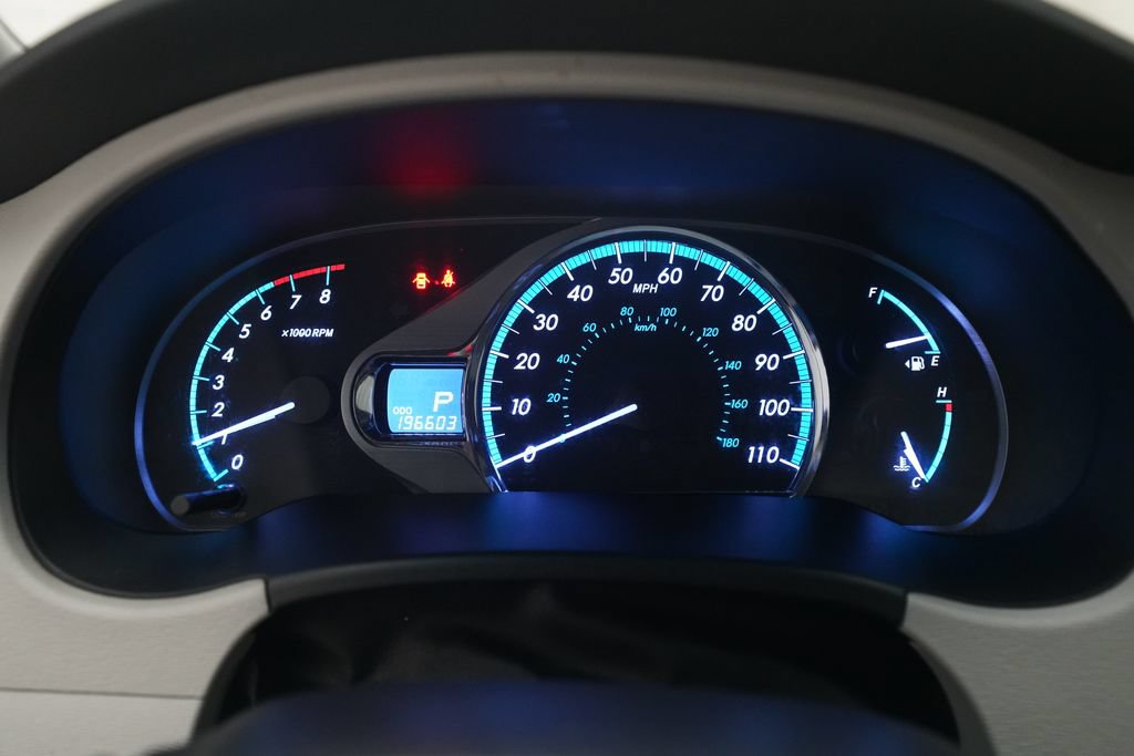 Used 2014 Toyota Sienna XLE FWD image 2