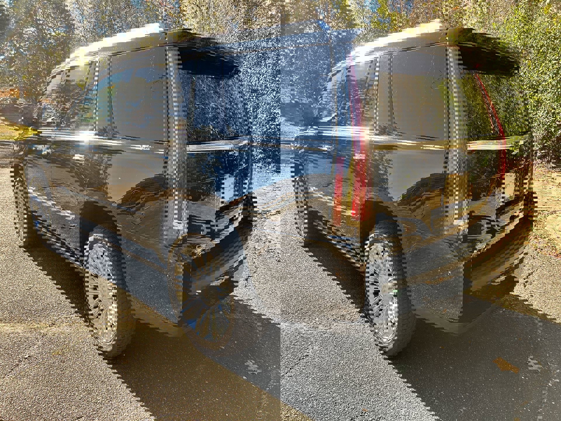 Used 2019 Cadillac Escalade Platinum image 5