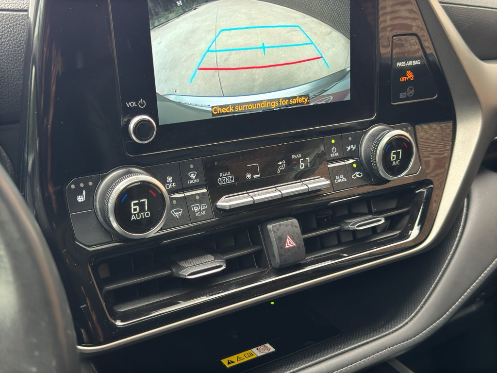 Used 2024 Toyota Highlander XLE image 26