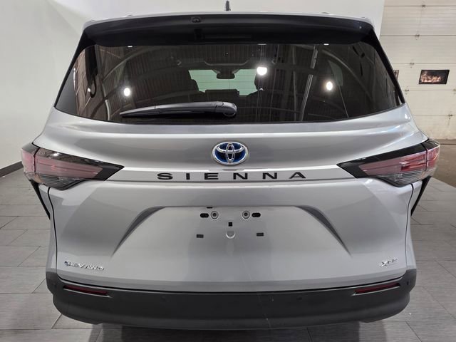 Used 2025 Toyota Sienna XLE w/ XLE Plus Package AWD/4WD image 4