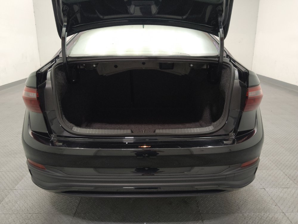 Used 2025 Volkswagen Jetta SE FWD image 29