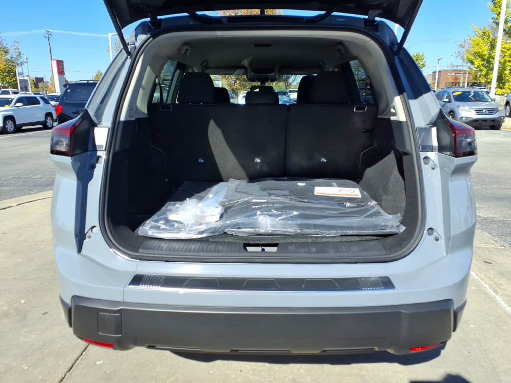 New 2027 Nissan Rogue SV w/ Cold Weather Package AWD/4WD image 9