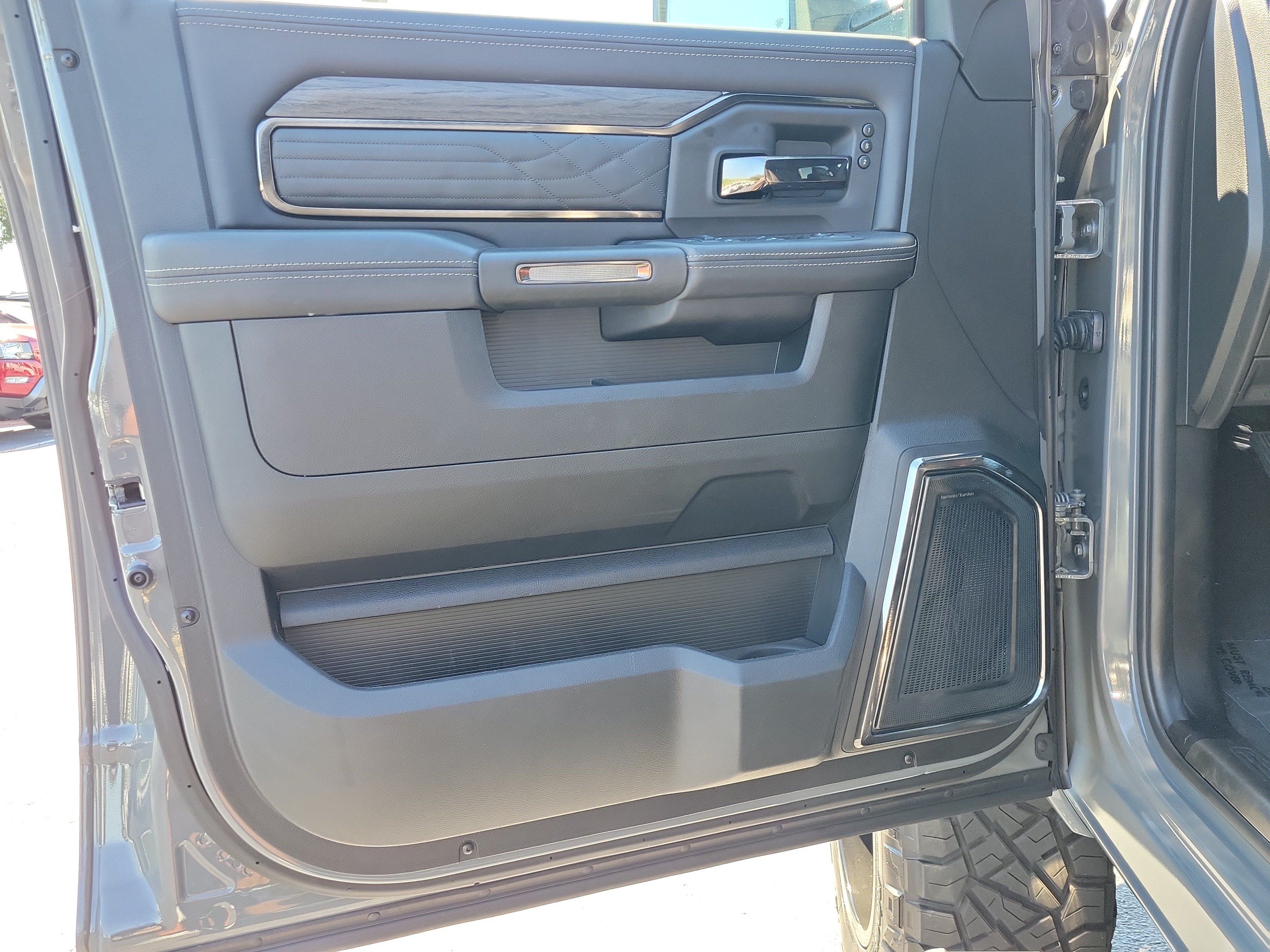 Used 2026 RAM 2500 Limited AWD/4WD image 18