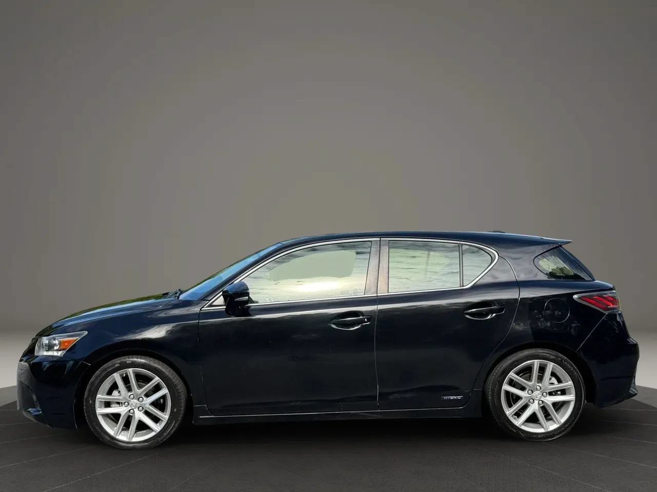 Used 2015 Lexus CT 200h FWD image 9