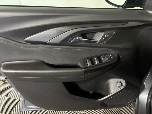 Used 2021 Chevrolet TrailBlazer RS w/ Sun and Liftgate Package FWD image 19