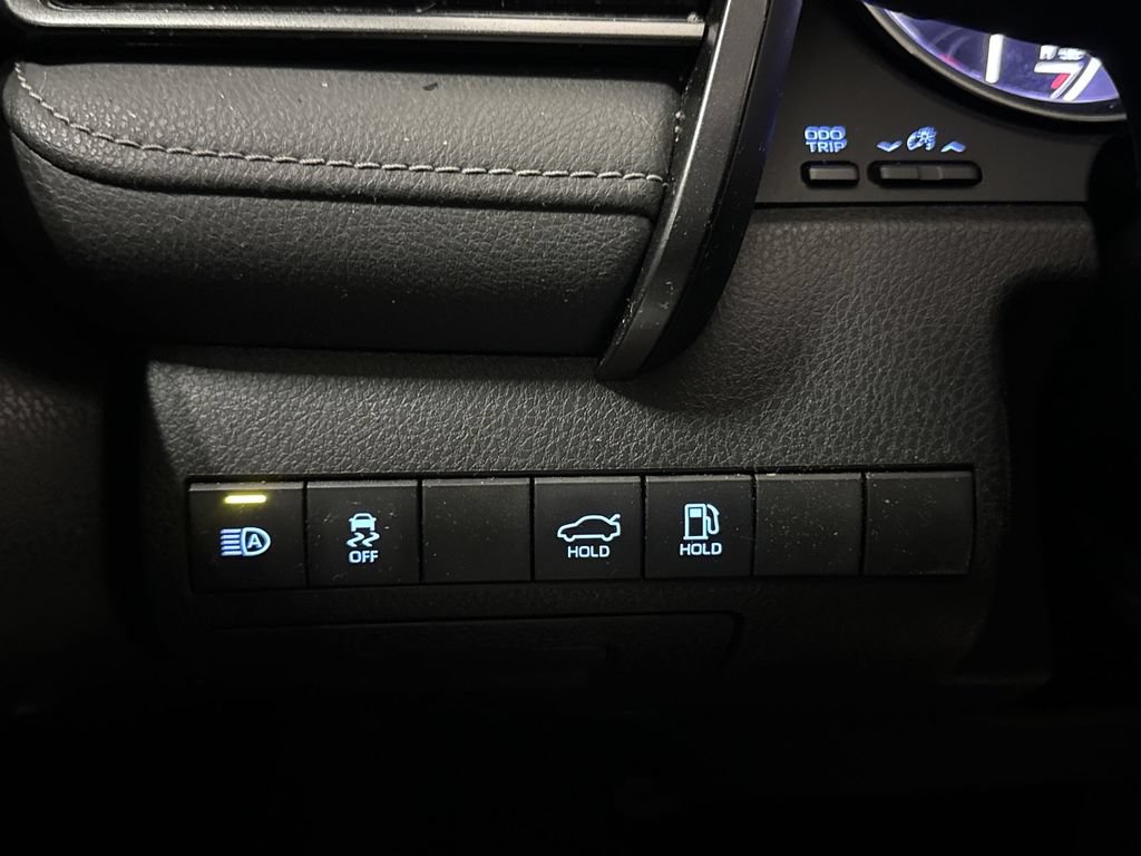 Used 2019 Toyota Camry SE w/ Convenience Package FWD image 18