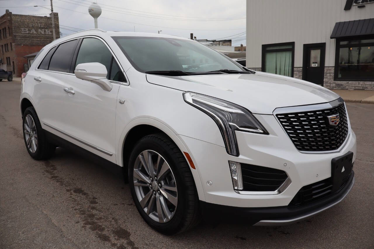 Used 2023 Cadillac XT5 Premium Luxury w/ Technology Package image 2