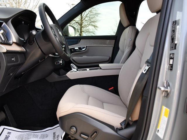 New 2026 Volvo XC90 B6 Plus w/ Protection Package Premier AWD/4WD image 13