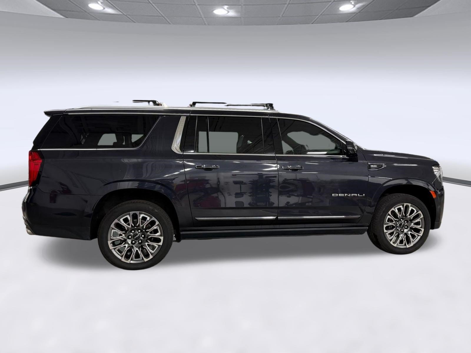 Used 2023 GMC Yukon XL Denali Ultimate AWD/4WD image 8