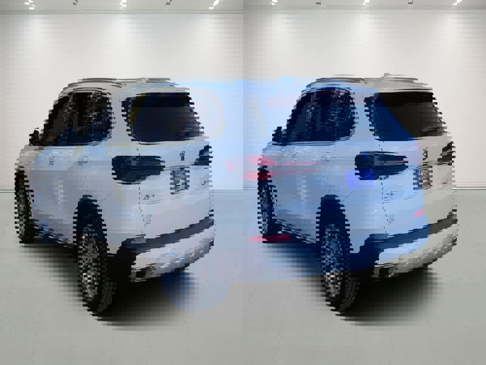 Used 2025 BMW X5 xDrive50e image 2