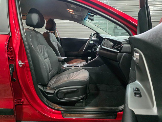 Used 2022 Kia Niro LX image 14