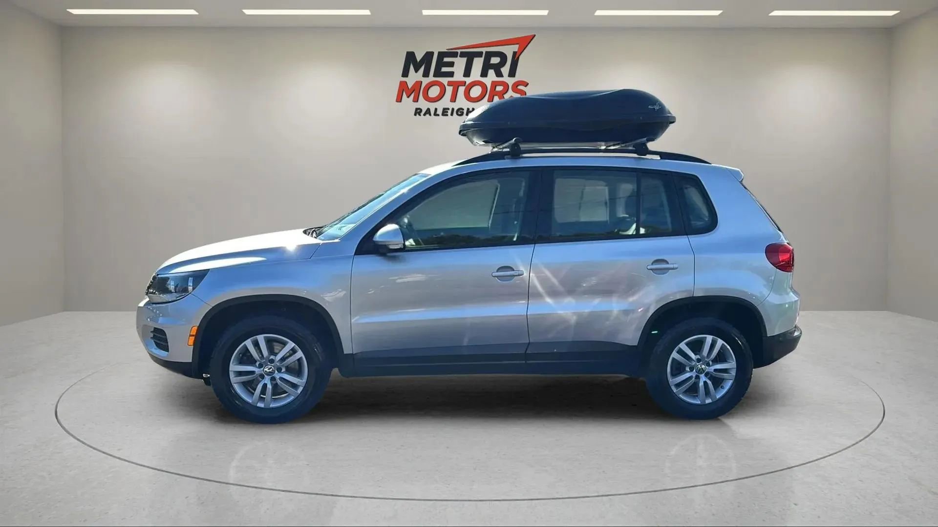 Used 2016 Volkswagen Tiguan S image 8