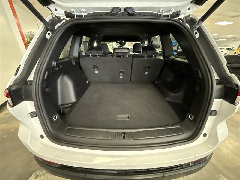 Used 2024 Jeep Grand Cherokee Altitude AWD/4WD image 29