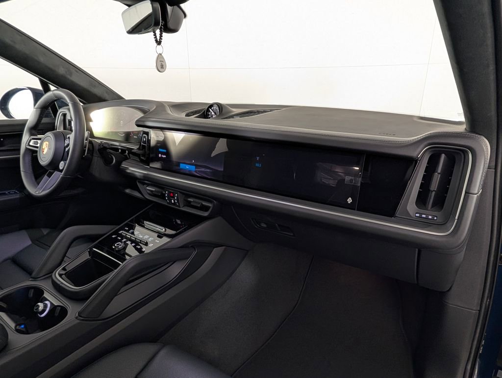 New 2026 Porsche Cayenne GTS image 19