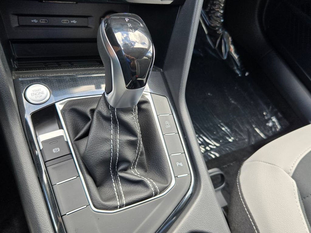 New 2026 Volkswagen Taos SE FWD image 11