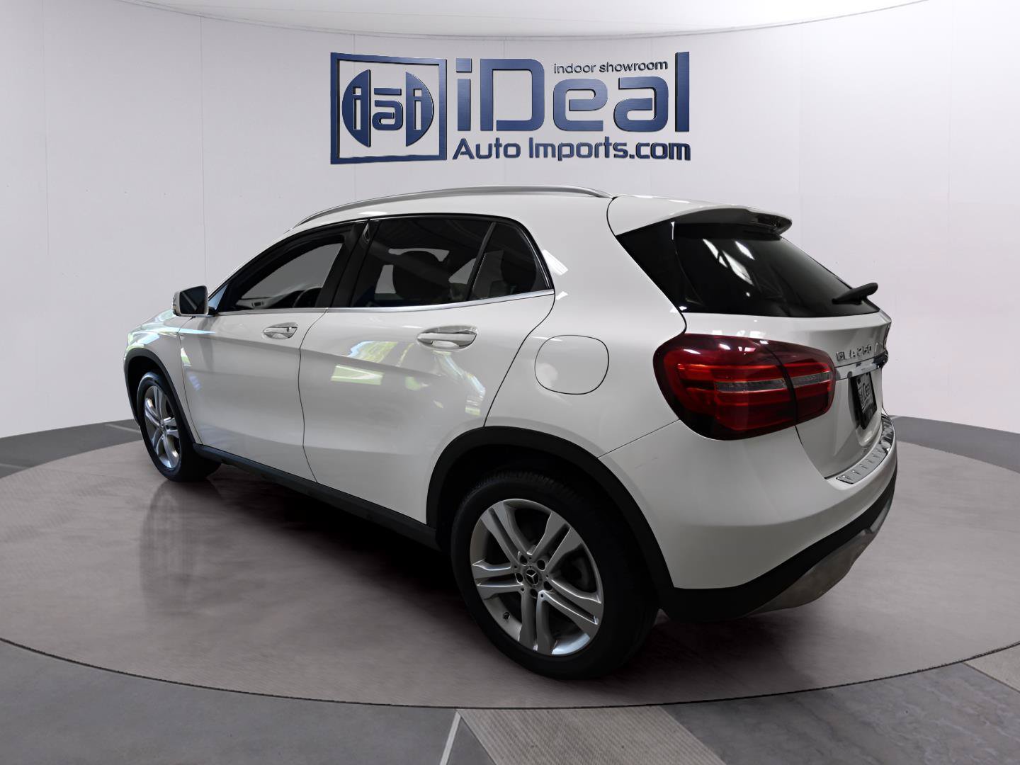 Used 2020 Mercedes-Benz GLA 250 4MATIC w/ Premium Package image 3