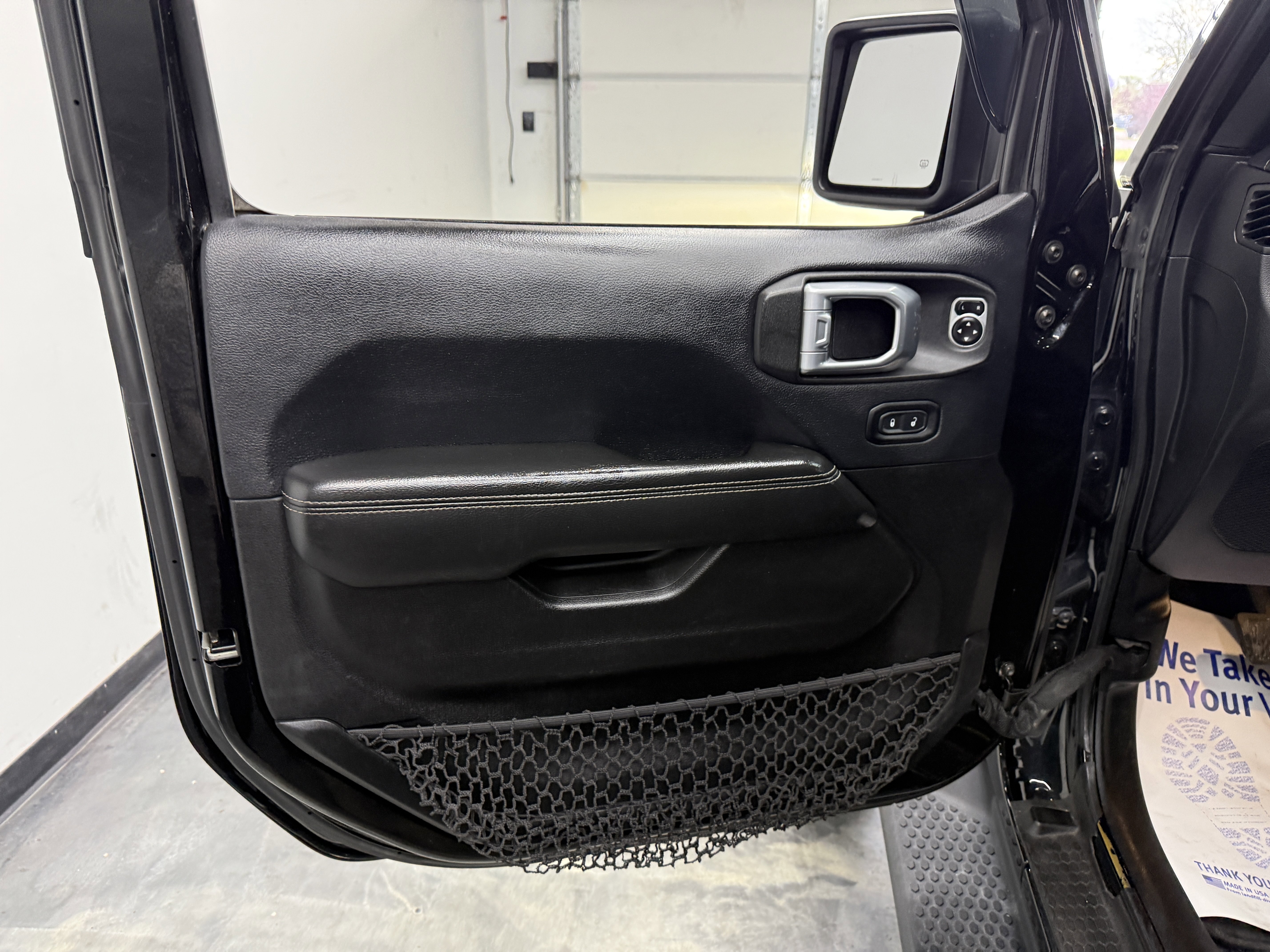 Used 2018 Jeep Wrangler Unlimited Sahara w/ Uconnect 4C Nav & Sound Group AWD/4WD image 9