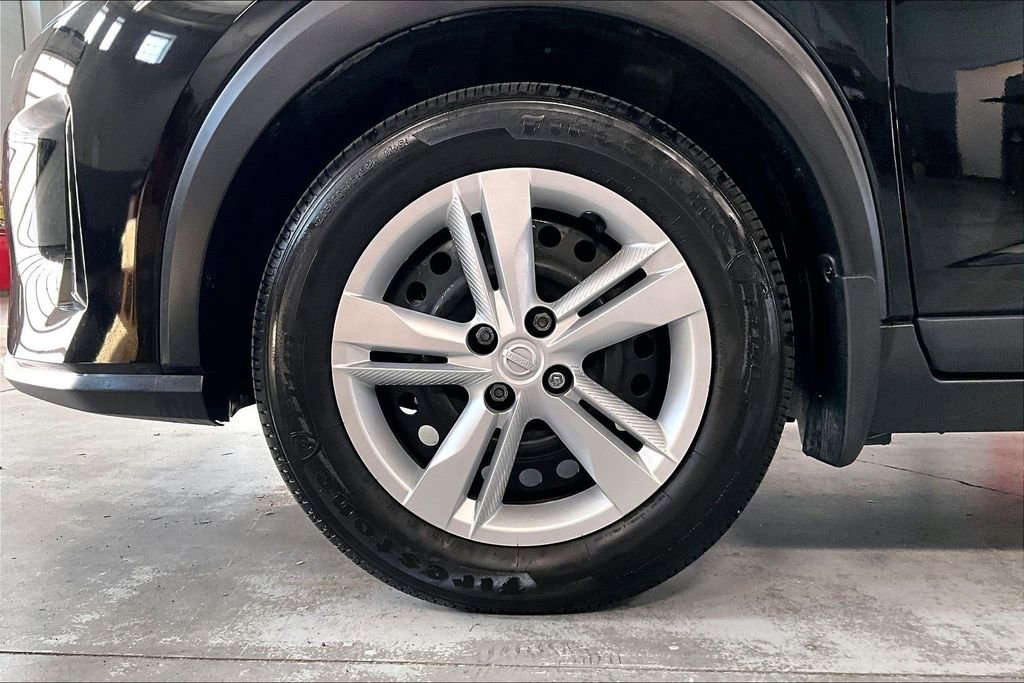 Certified 2025 Nissan Kicks Play S image 8