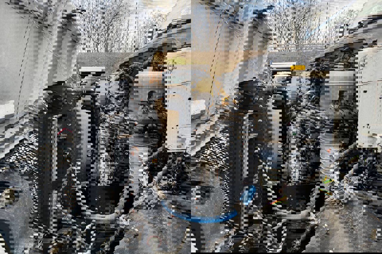 Used 2023 Ford F650 2WD Regular Cab Super Duty image 41