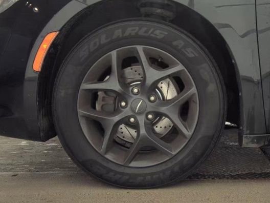 Used 2018 Chrysler Pacifica Touring Plus w/ S Appearance Package image 4