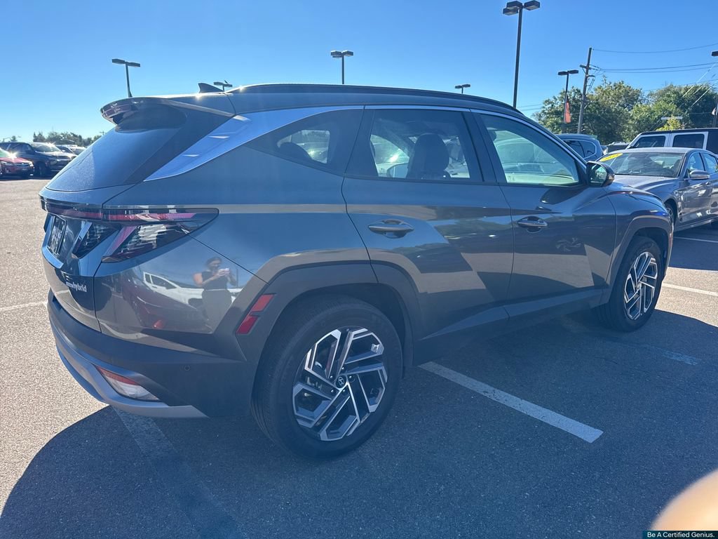 Used 2025 Hyundai Tucson Limited AWD/4WD image 7