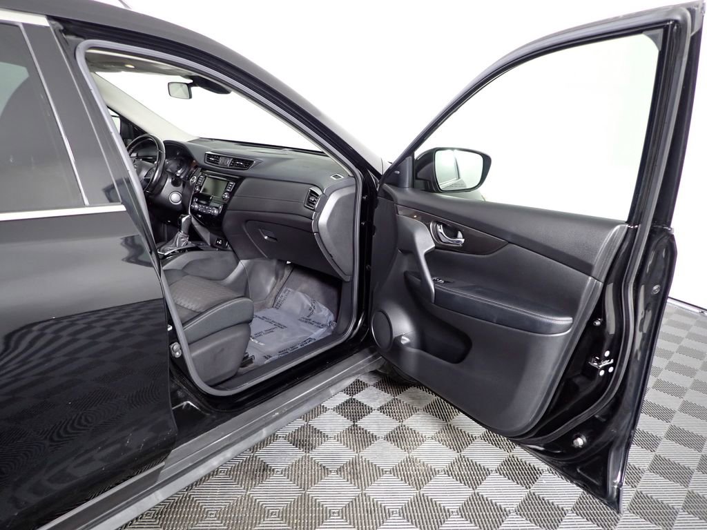 Used 2020 Nissan Rogue SV w/ Sun & Sound Touring Package image 42