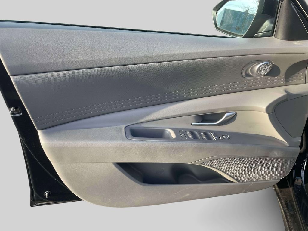 Used 2023 Hyundai Elantra SEL w/ Preferred Accessory Package image 16