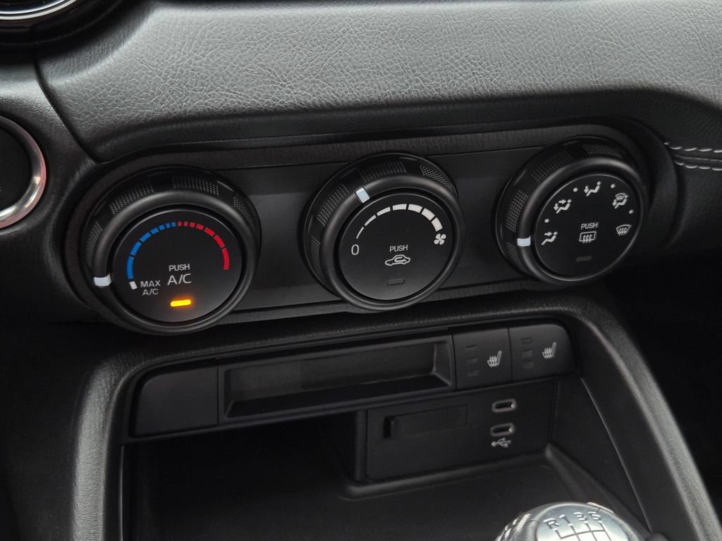 Certified 2024 MAZDA MX-5 Miata Club RWD image 16