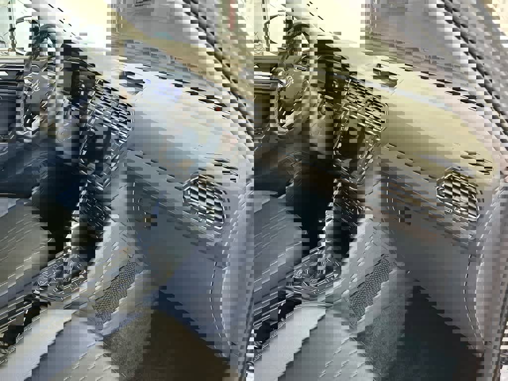 Certified 2024 Volkswagen Tiguan SE w/ Panoramic Sunroof Package image 26