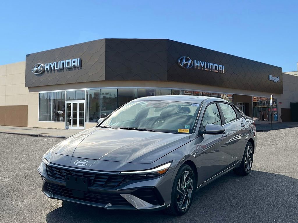 Used 2024 Hyundai Elantra SEL w/ Convenience Package image 4