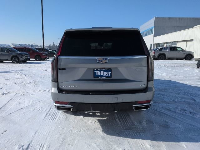 Used 2024 Cadillac Escalade ESV Premium Luxury image 4